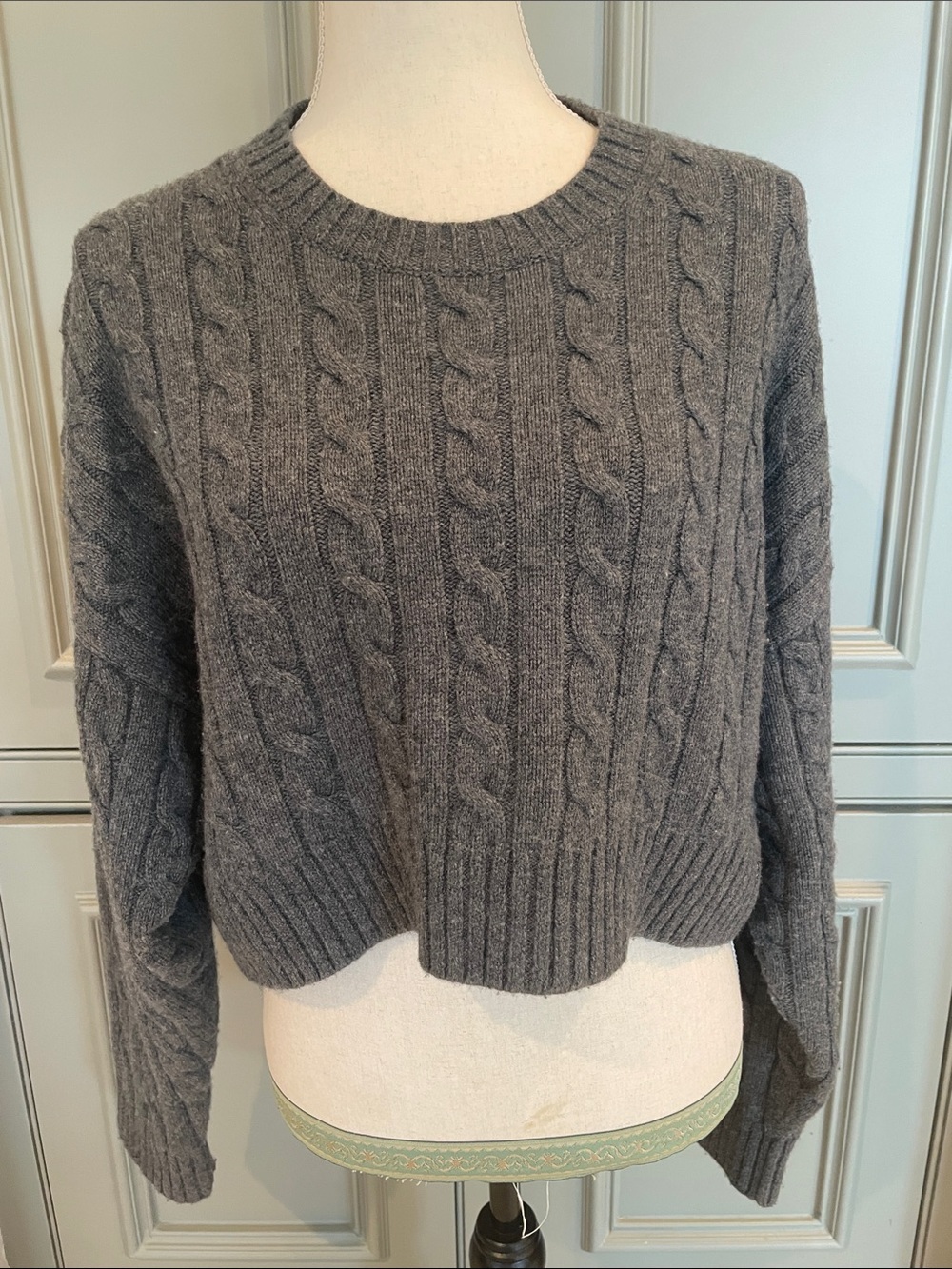 Aritzia Sunday Best Gray Wool Cotton Cable Knit Crew Neck Cropped Sweater Prep